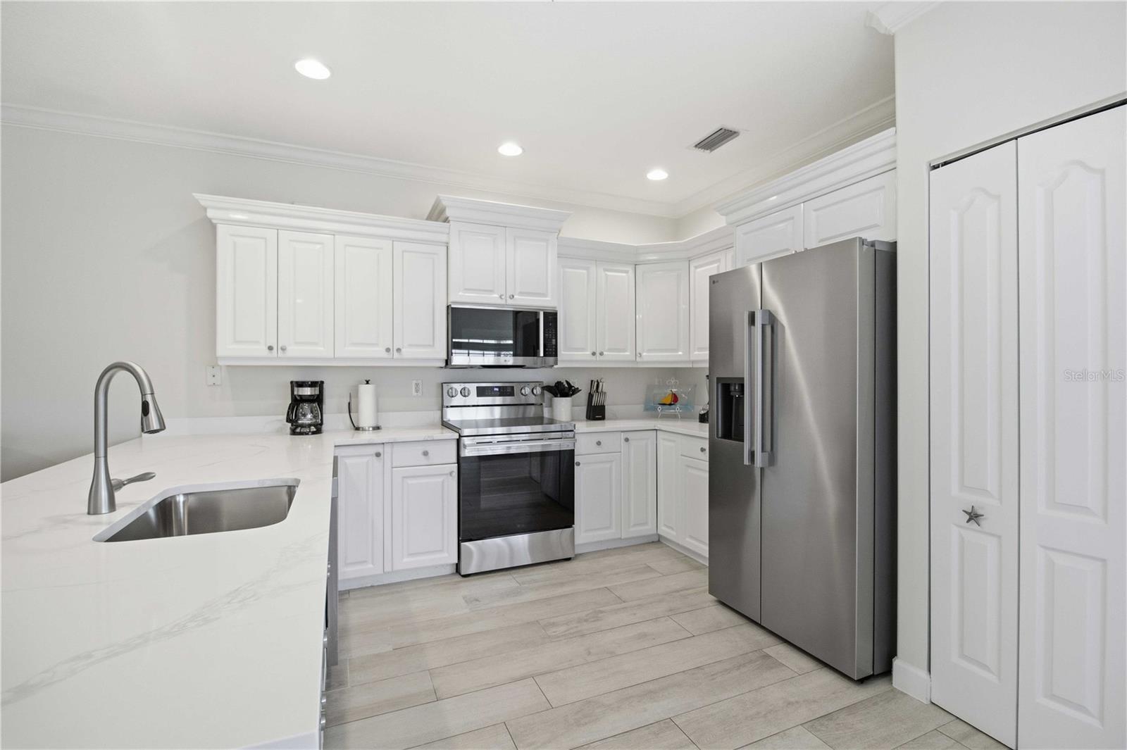 215 81ST ST, HOLMES BEACH, FL — photo 4