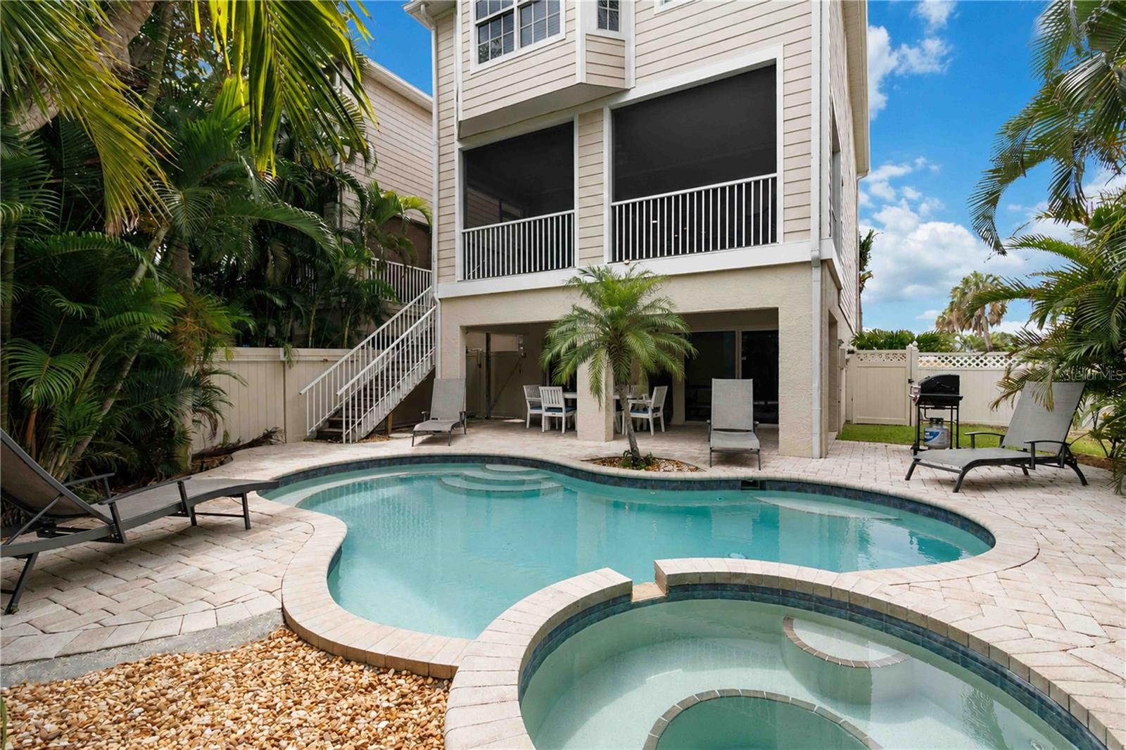 215 81ST ST, HOLMES BEACH, FL — photo 3