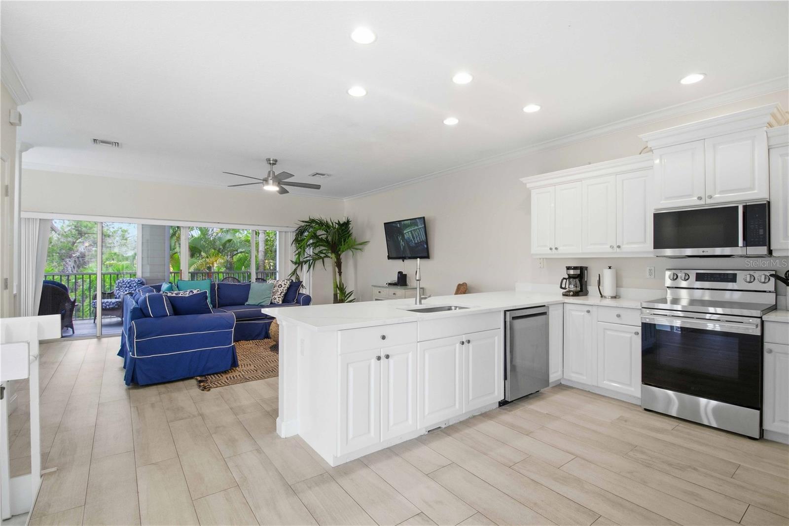 215 81ST ST, HOLMES BEACH, FL — photo 8