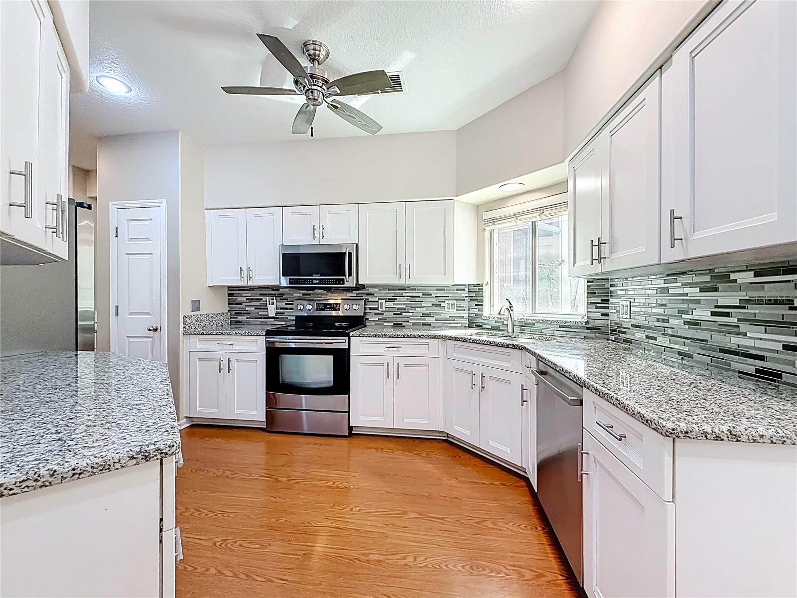 848 CREPE MYRTLE CIR, APOPKA, FL — photo 9