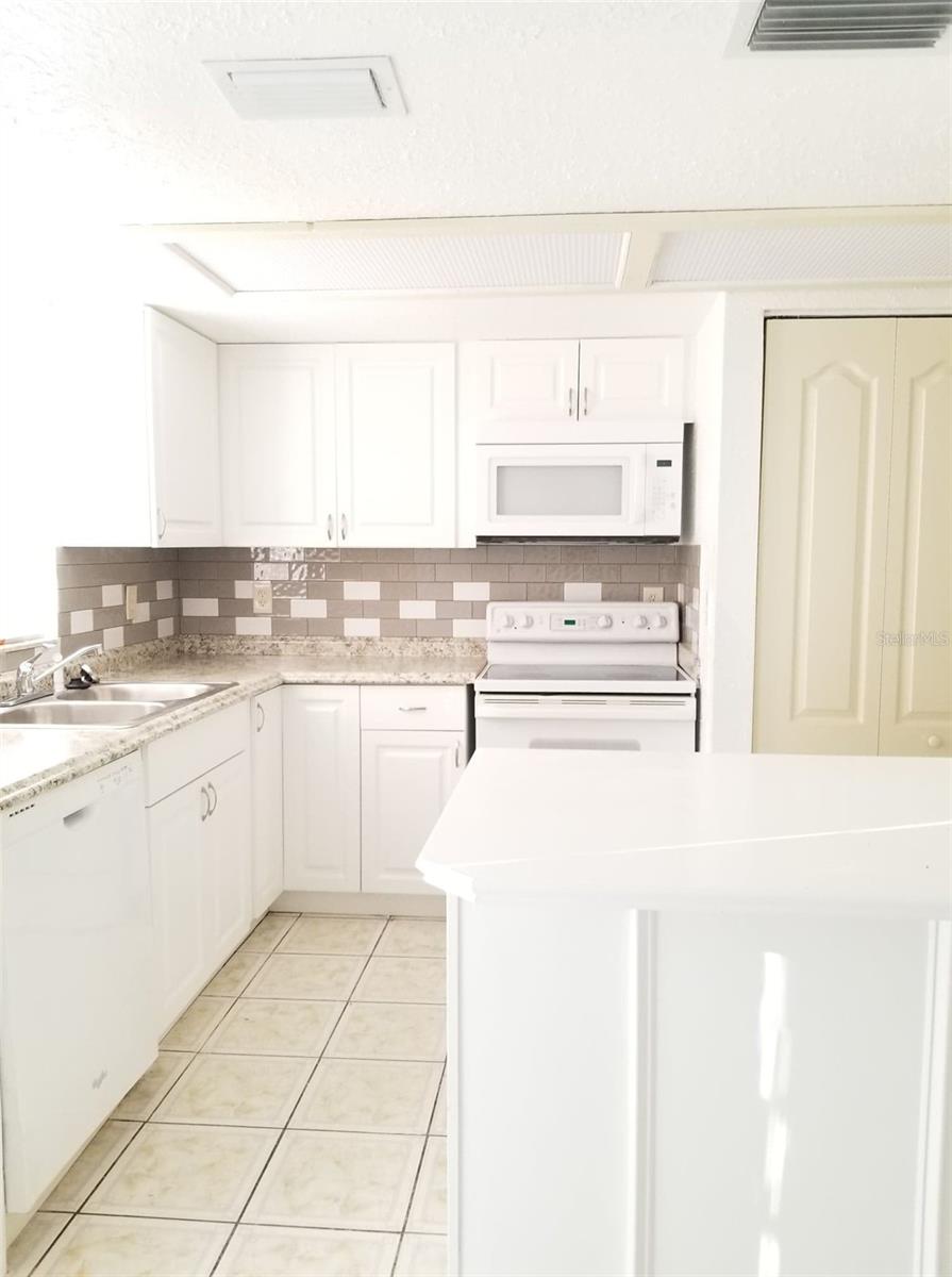 5134 TENNIS COURT CIR, TAMPA, FL — photo 5