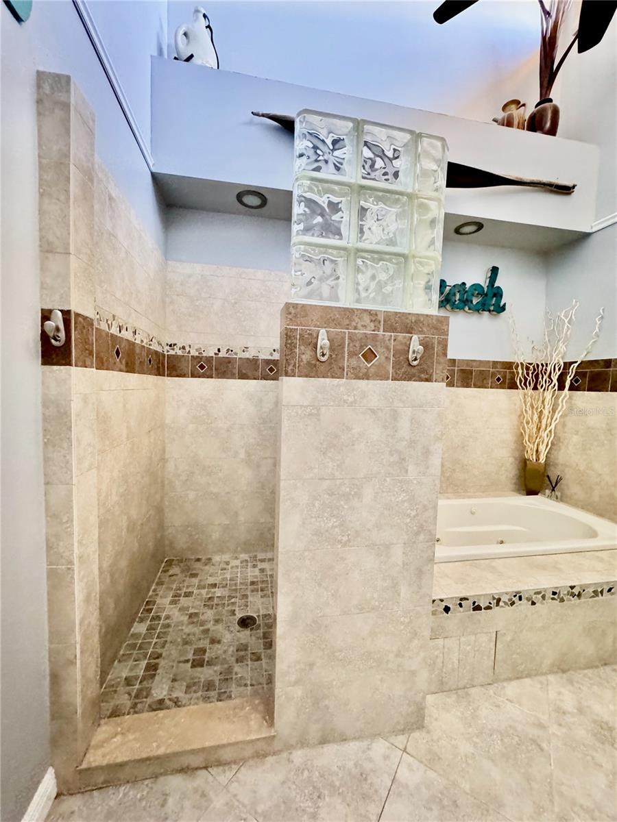 513 HAVEN POINT DR, TREASURE ISLAND, FL — photo 46