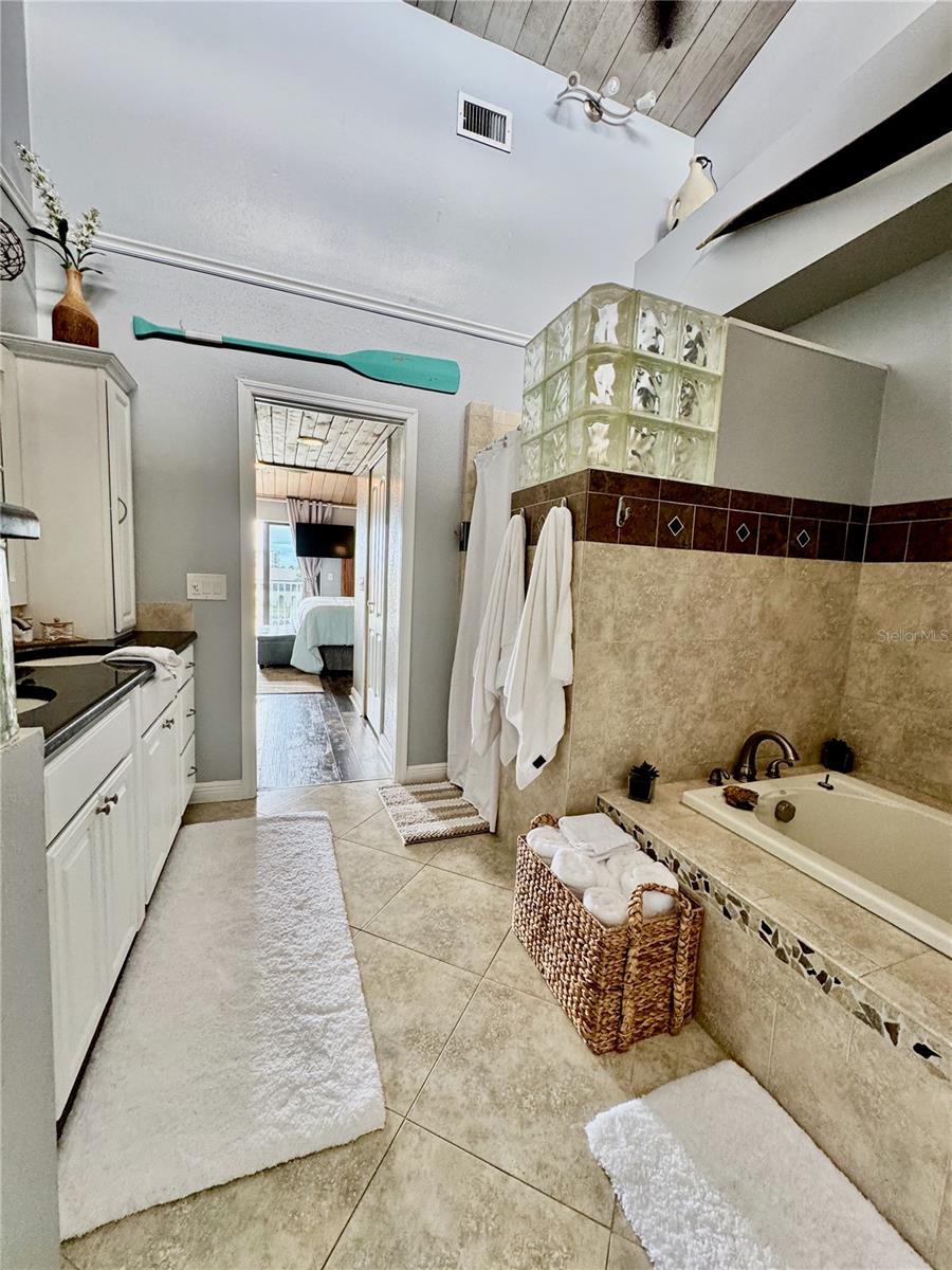 513 HAVEN POINT DR, TREASURE ISLAND, FL — photo 48