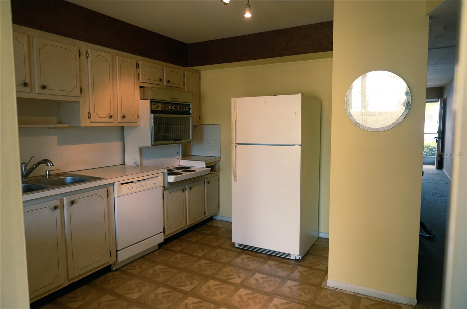 6645 1ST AVE N #103, ST PETERSBURG, FL — photo 8
