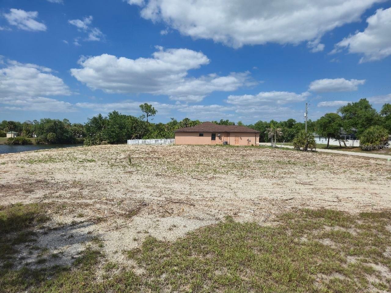 553 PEMBROKE DR, PORT CHARLOTTE, FL — photo 6