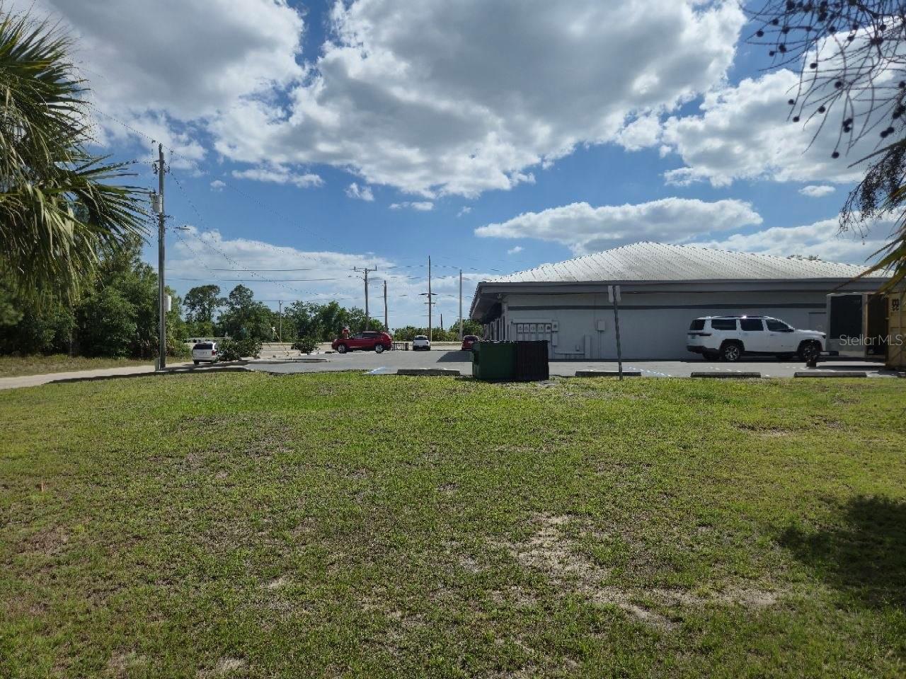 553 PEMBROKE DR, PORT CHARLOTTE, FL — photo 7