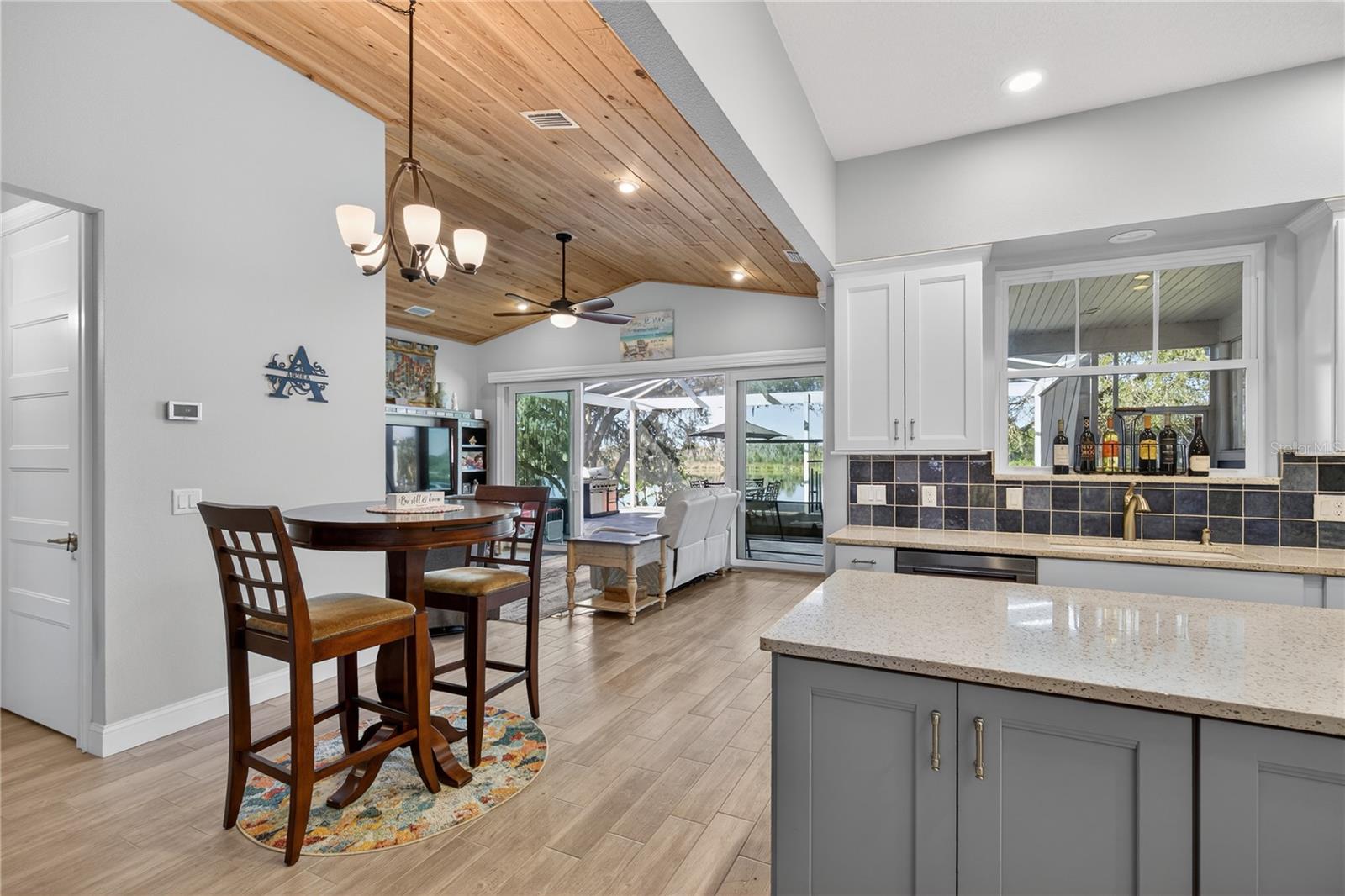 260 S CENTRAL AVE, UMATILLA, FL — photo 13