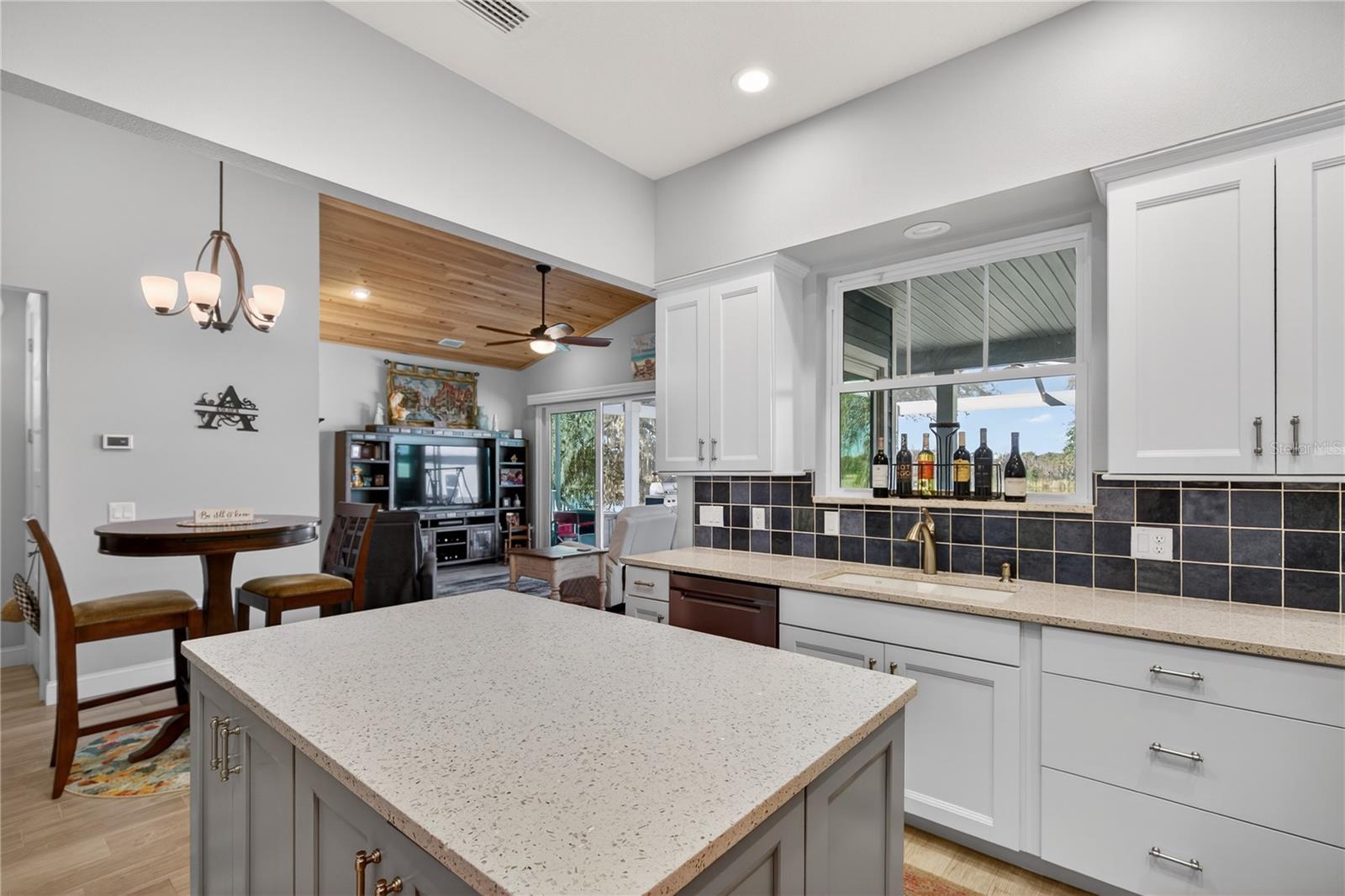 260 S CENTRAL AVE, UMATILLA, FL — photo 18