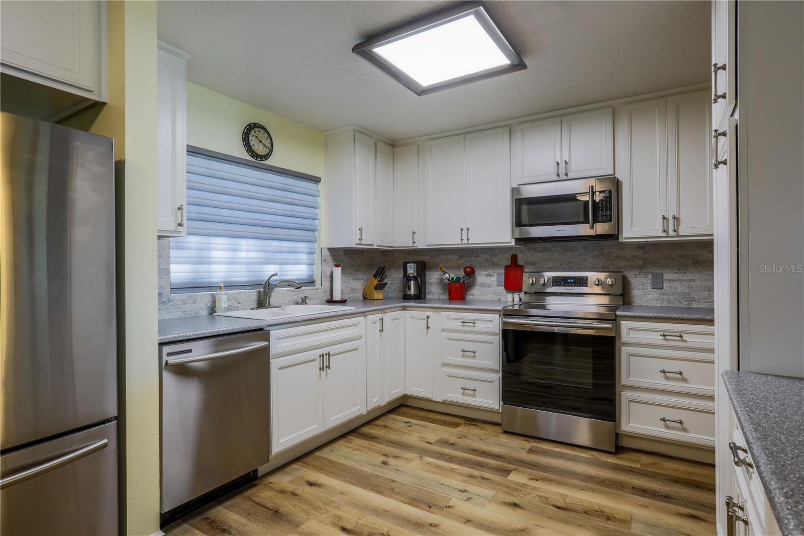 260 S CENTRAL AVE, UMATILLA, FL — photo 4