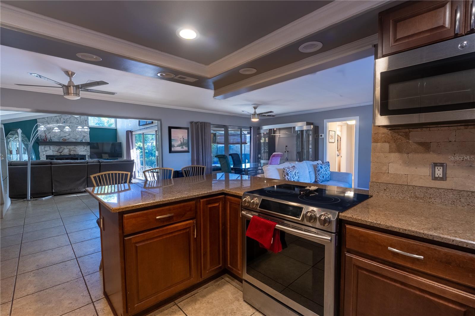33 SOUTHWIND DR, BELLEAIR BLUFFS, FL — photo 11