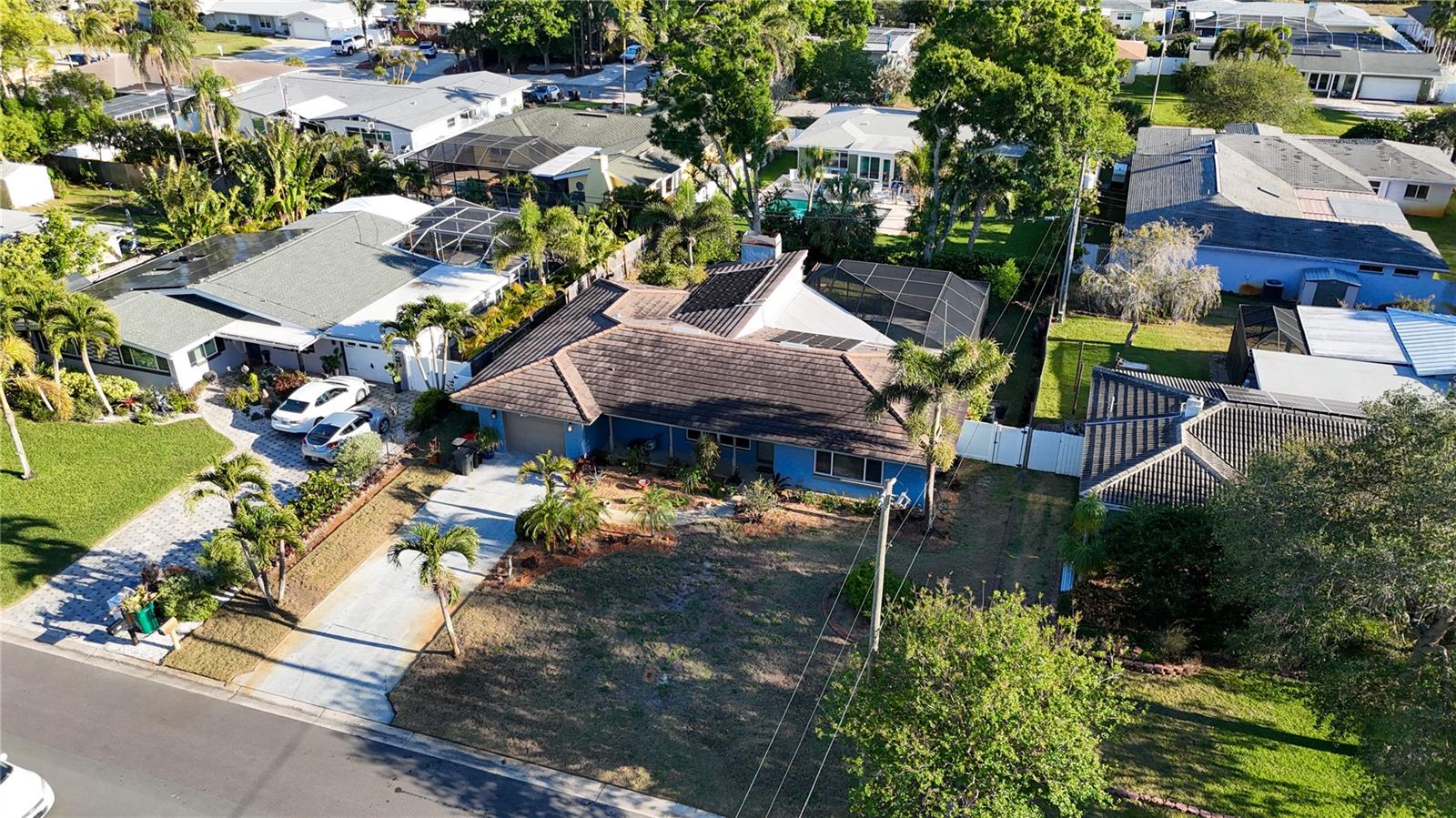 33 SOUTHWIND DR, BELLEAIR BLUFFS, FL — photo 48