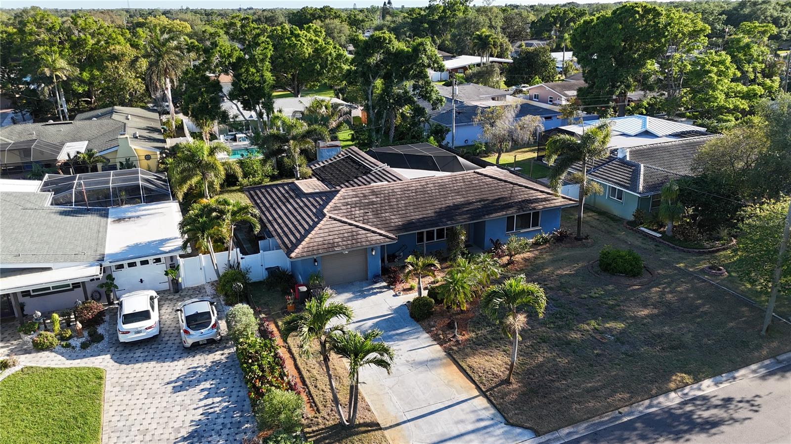 33 SOUTHWIND DR, BELLEAIR BLUFFS, FL — photo 49