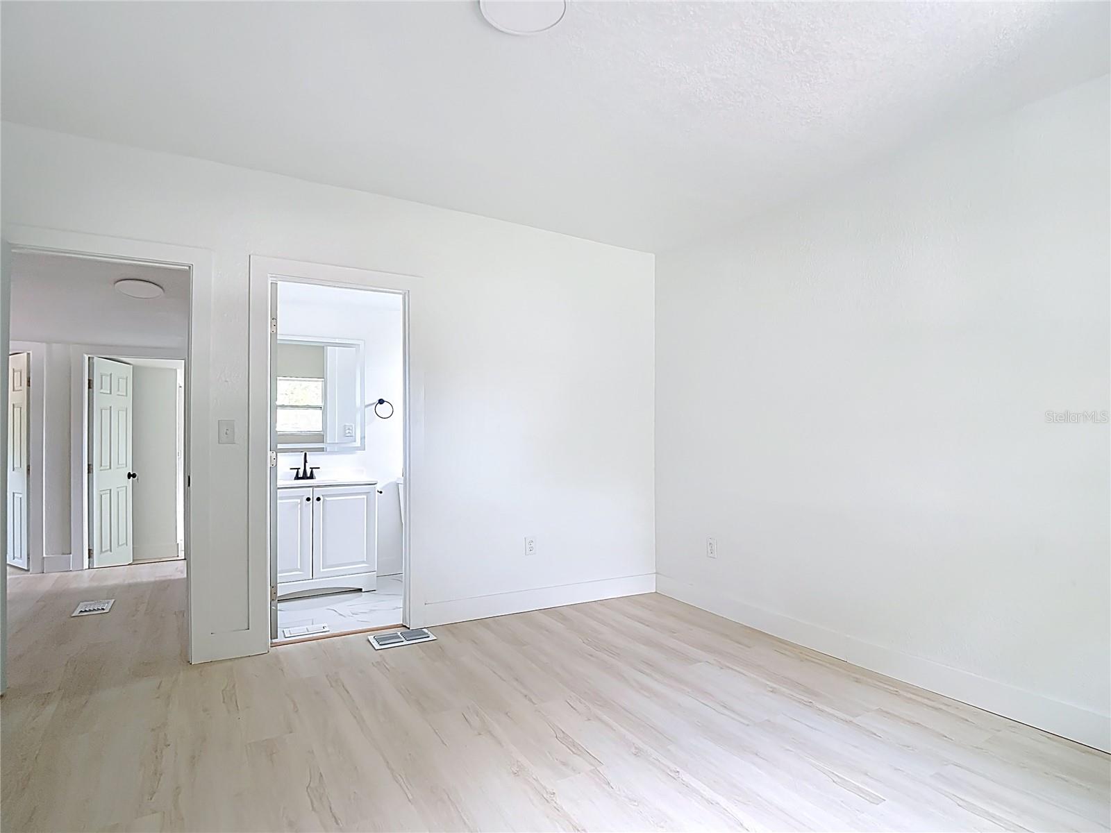 9219 N 13TH ST, TAMPA, FL — photo 15