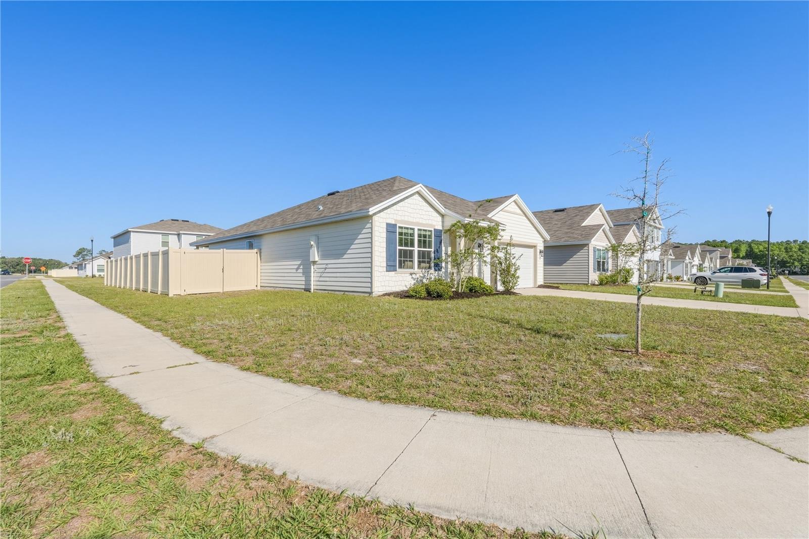2114 NW 246TH TER, NEWBERRY, FL — photo 2