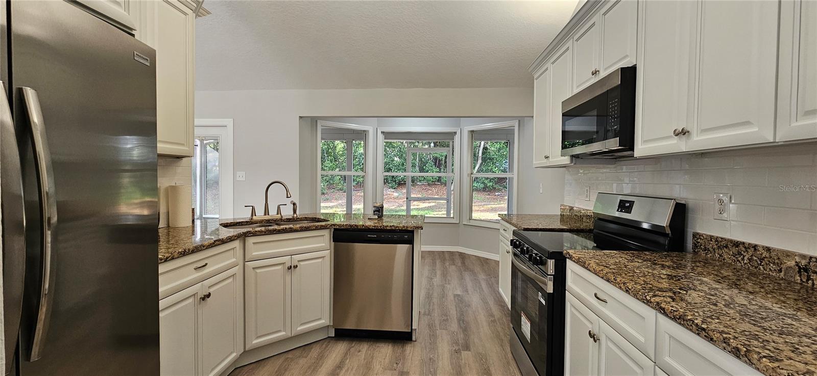 370 S COBBLE CT, MOUNT DORA, FL — photo 12