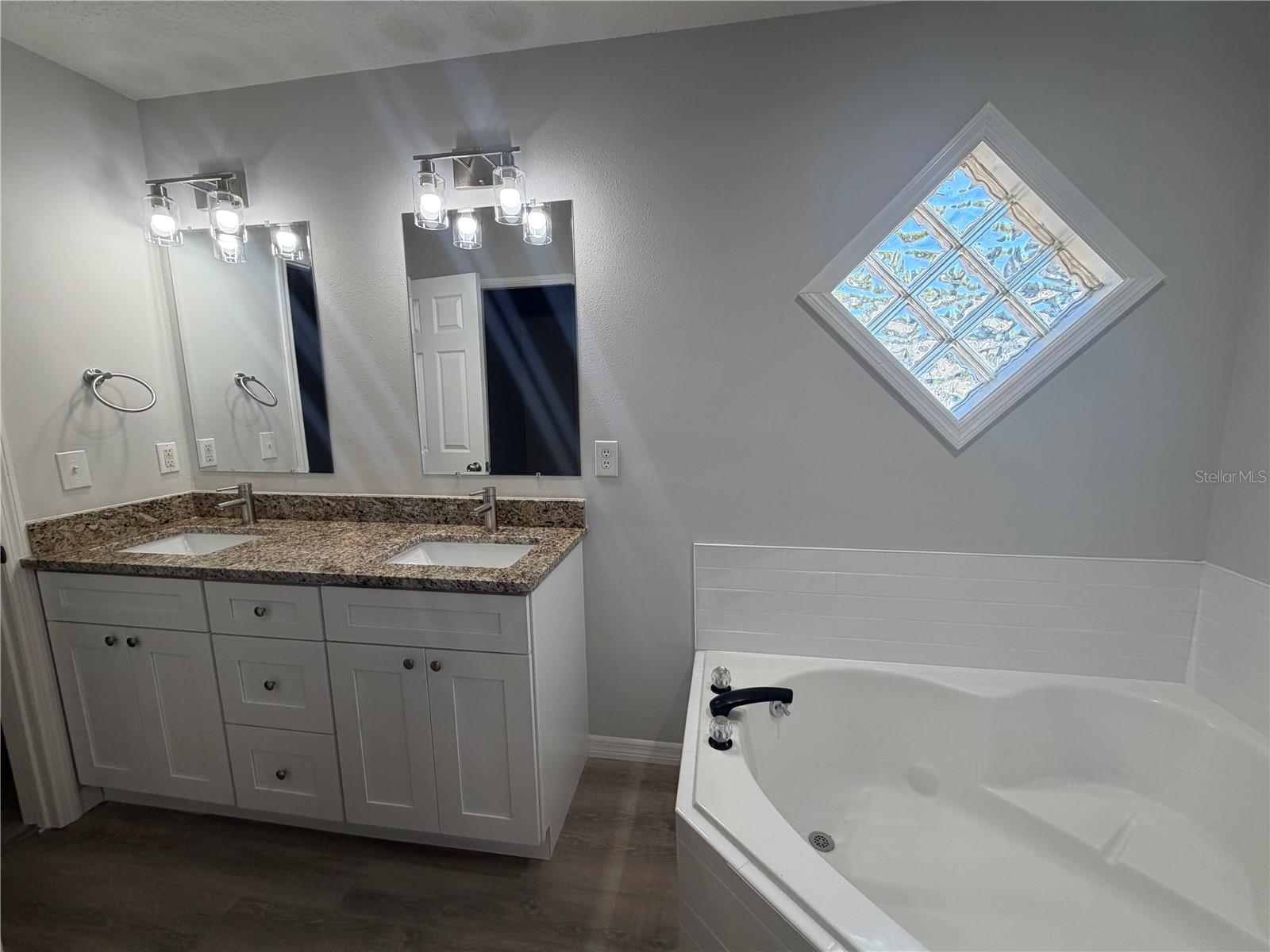 370 S COBBLE CT, MOUNT DORA, FL — photo 22