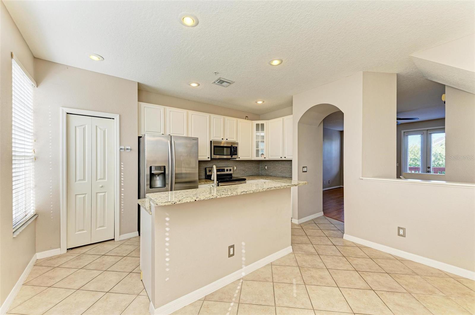 3047 POINTEVIEW DR, TAMPA, FL — photo 10
