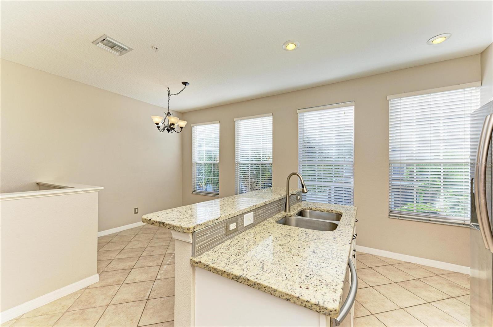 3047 POINTEVIEW DR, TAMPA, FL — photo 11