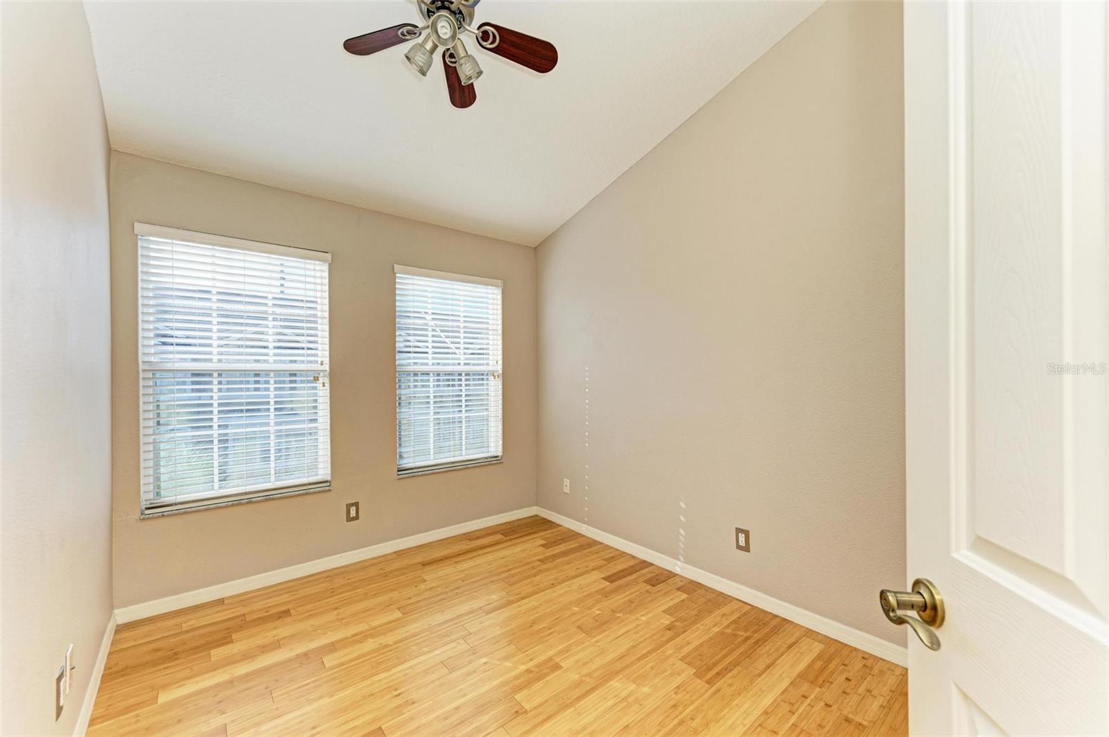 3047 POINTEVIEW DR, TAMPA, FL — photo 31