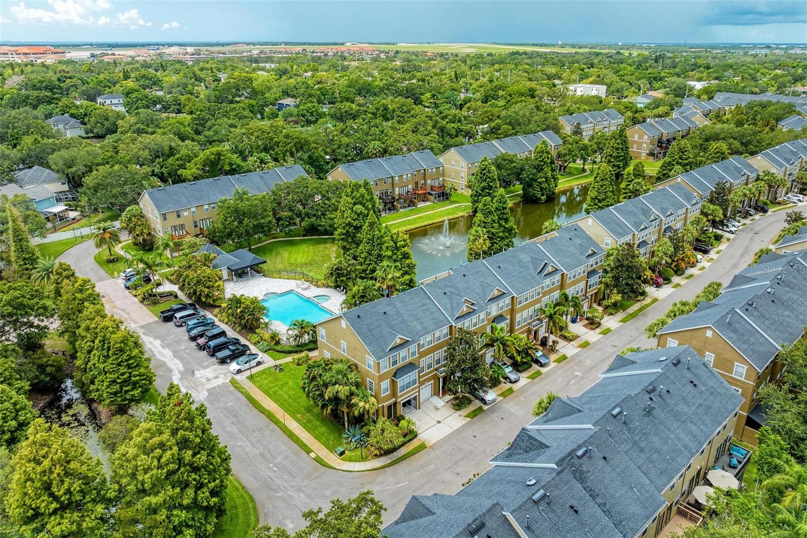 3047 POINTEVIEW DR, TAMPA, FL — photo 46