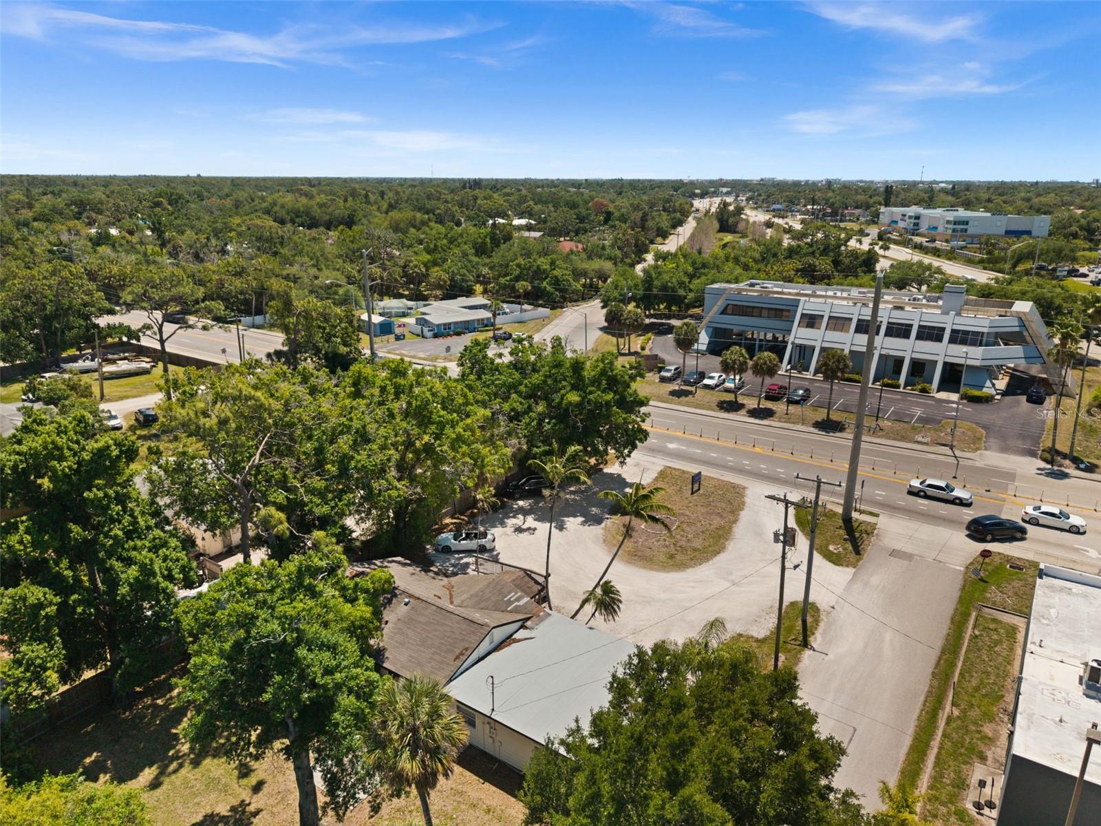 109 LAUREL RD E, NOKOMIS, FL — photo 4