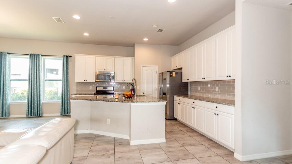 5912 VILLAGE CENTER DR, LITHIA, FL — photo 17