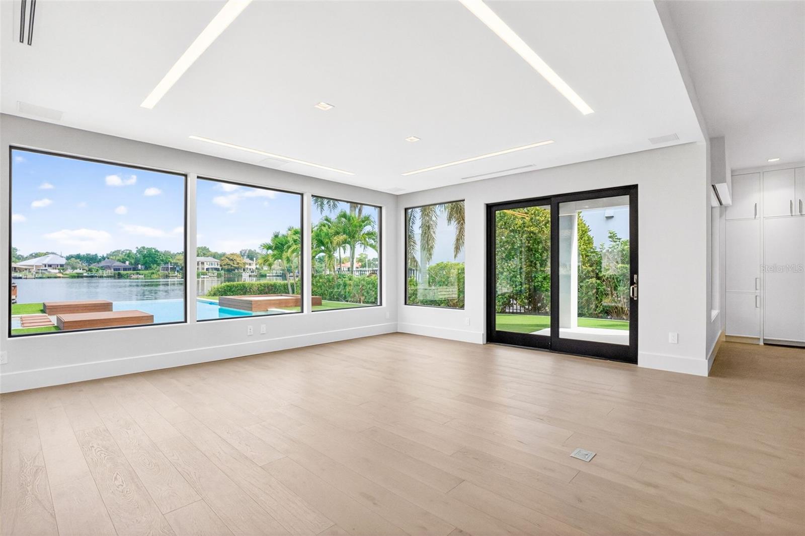 460 COFFEE POT RIVIERA NE, ST PETERSBURG, FL — photo 10