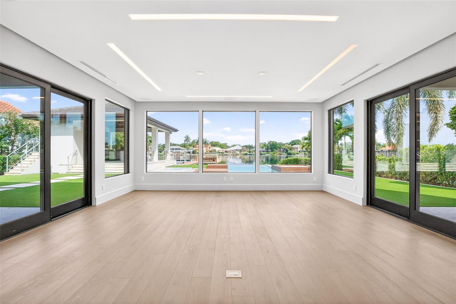 460 COFFEE POT RIVIERA NE, ST PETERSBURG, FL — photo 11