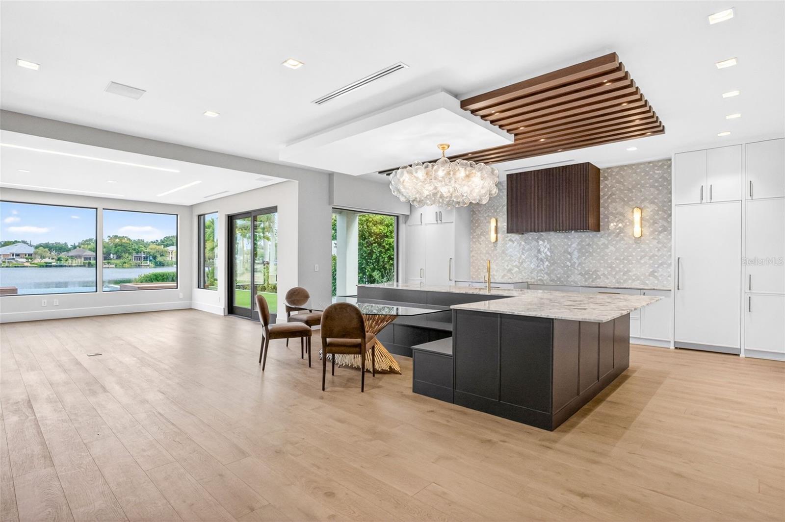 460 COFFEE POT RIVIERA NE, ST PETERSBURG, FL — photo 12