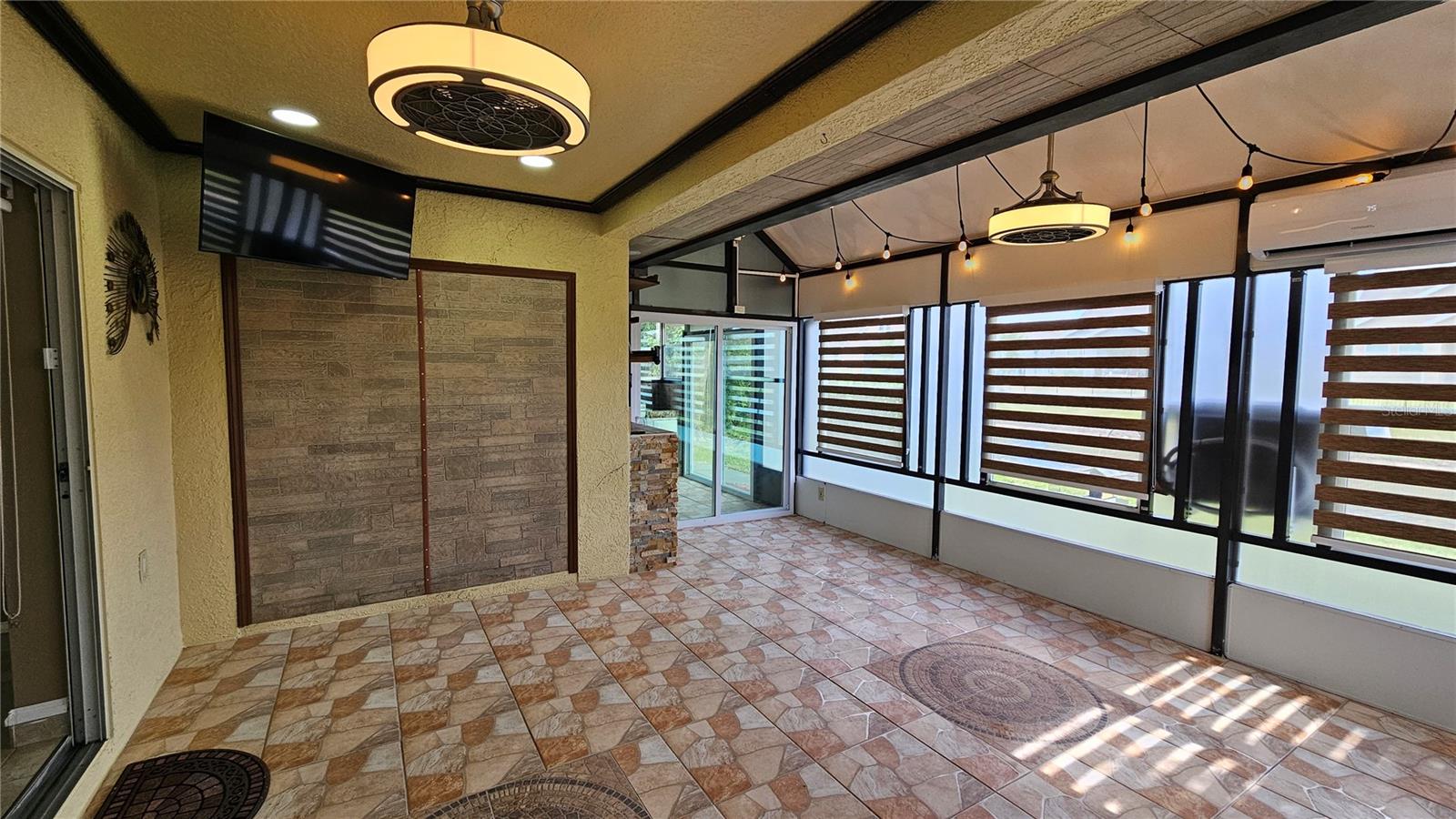 6053 GENTLE BEN CIR, WESLEY CHAPEL, FL — photo 32