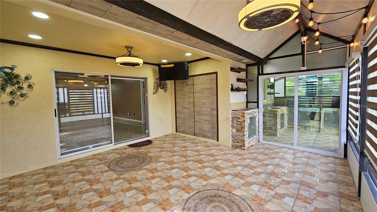 6053 GENTLE BEN CIR, WESLEY CHAPEL, FL — photo 33