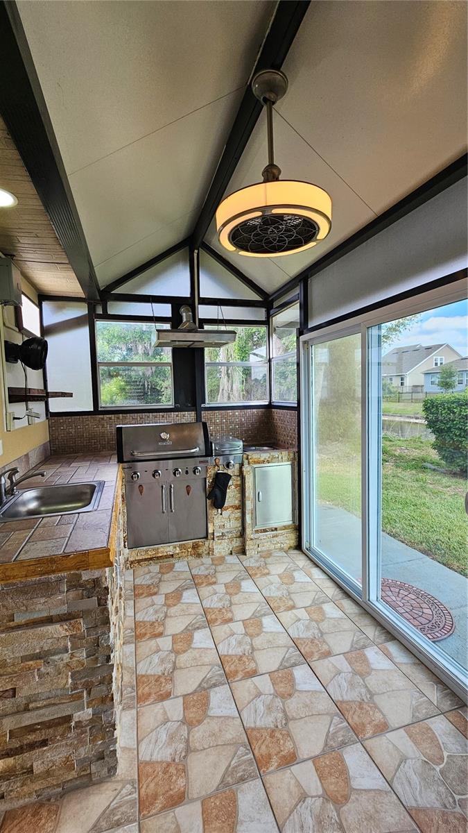 6053 GENTLE BEN CIR, WESLEY CHAPEL, FL — photo 37