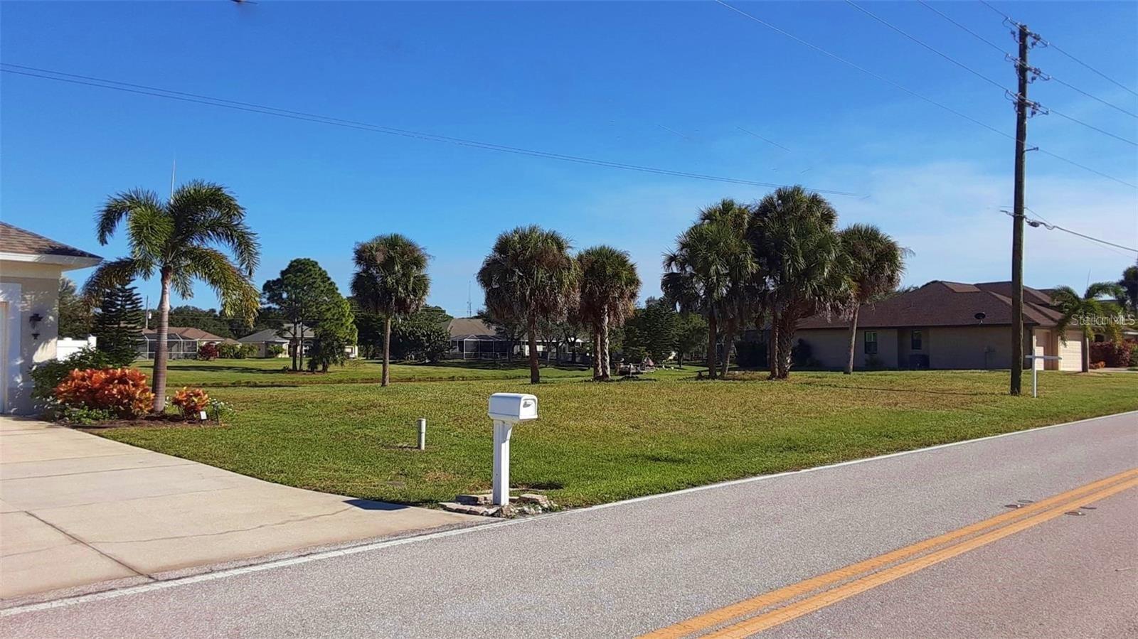 845 ROTONDA CIR, ROTONDA WEST, FL — photo 9
