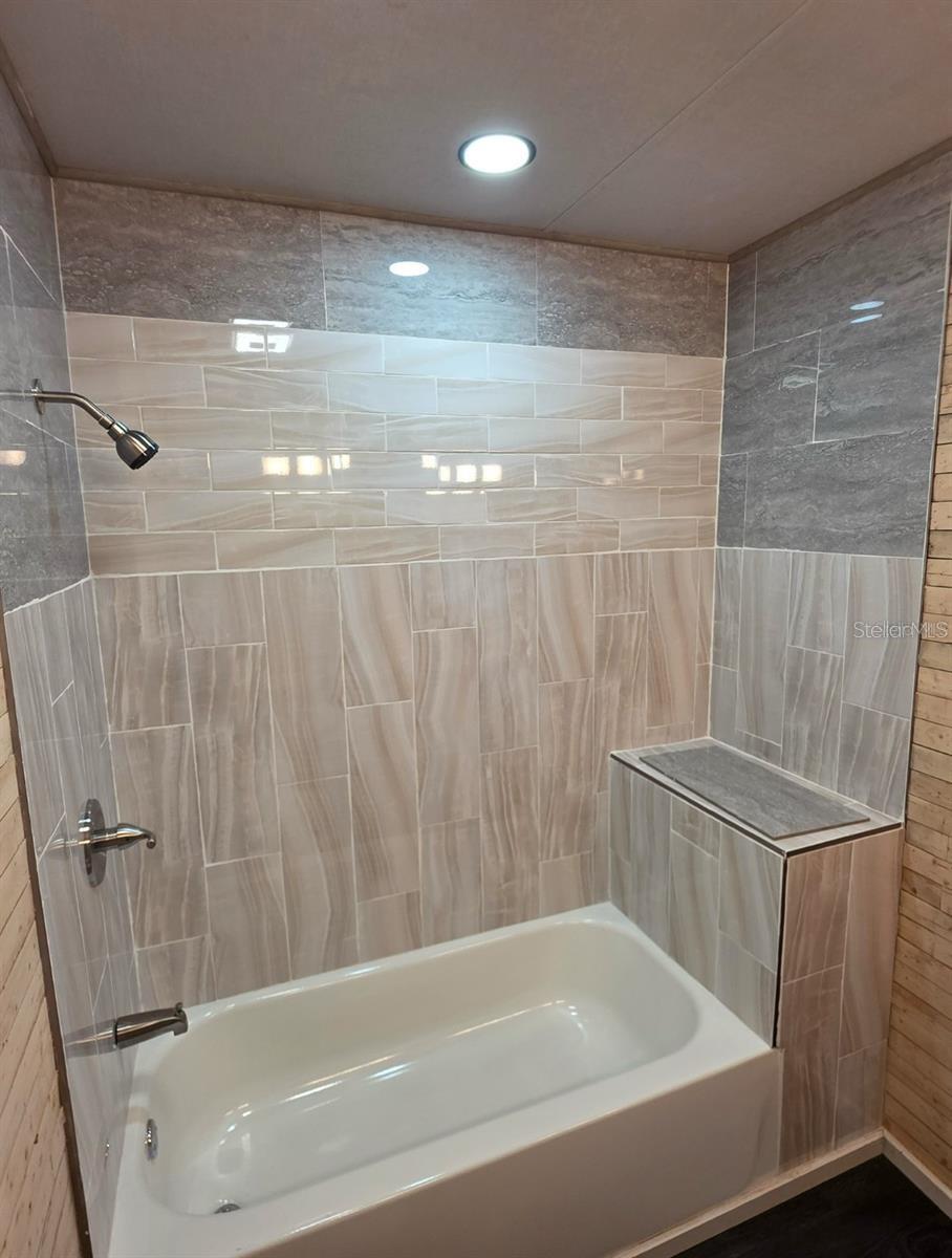 401 SW KEMP CT #Suite B, LAKE CITY, FL — photo 8