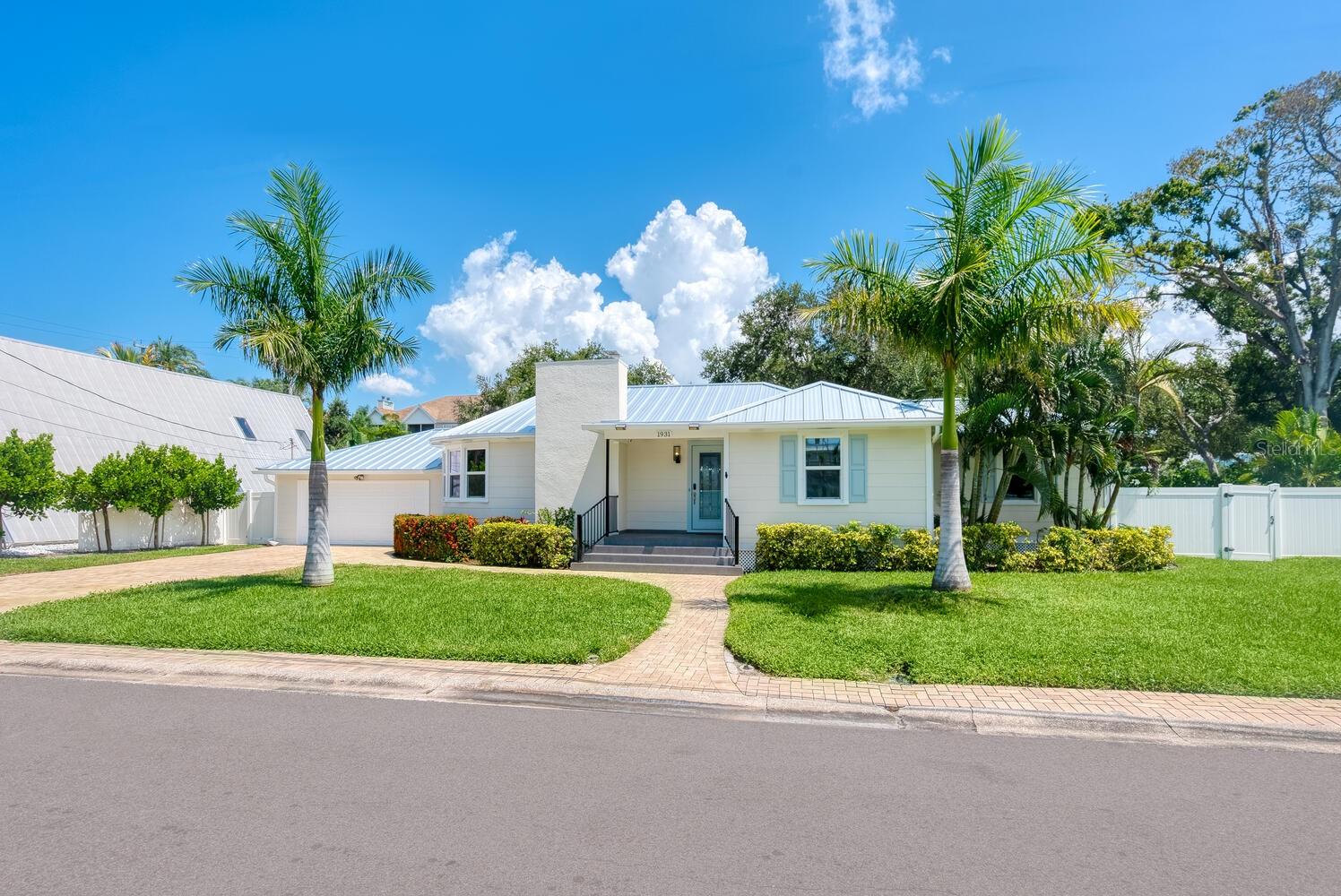 1931 HIGH POINT CIR, SARASOTA, FL
