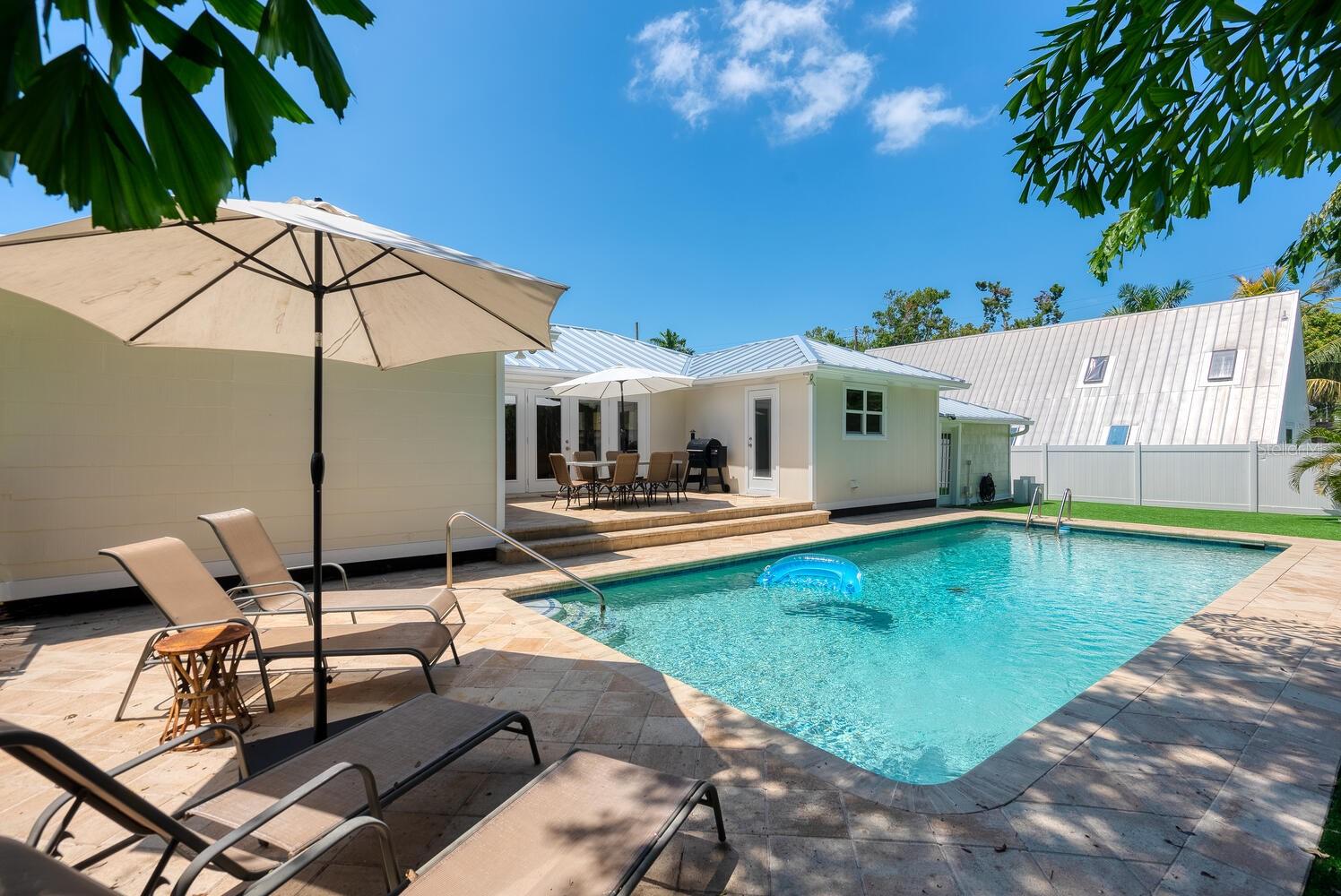 1931 HIGH POINT CIR, SARASOTA, FL — photo 33