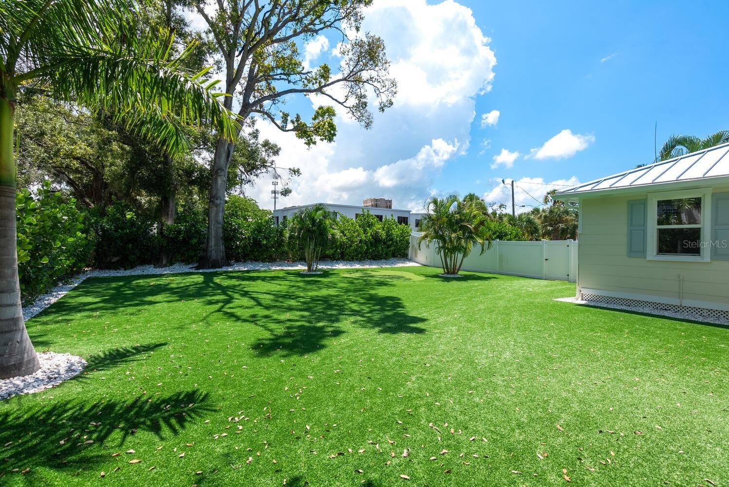 1931 HIGH POINT CIR, SARASOTA, FL — photo 37