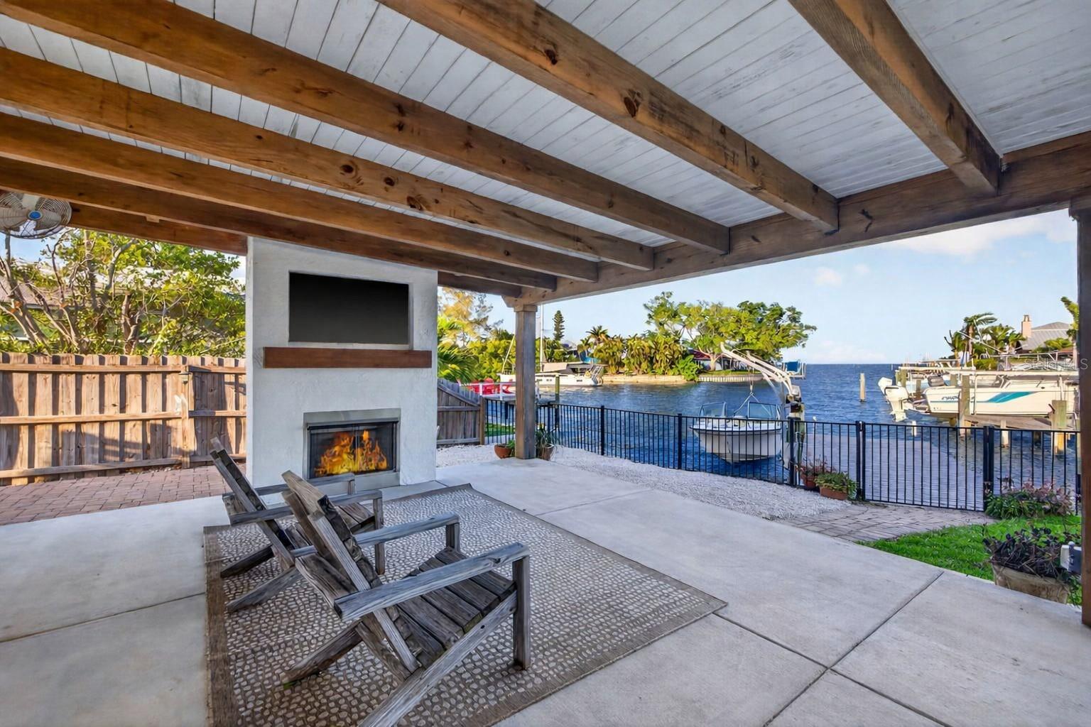 4200 BEACH DR SE, ST PETERSBURG, FL — photo 2
