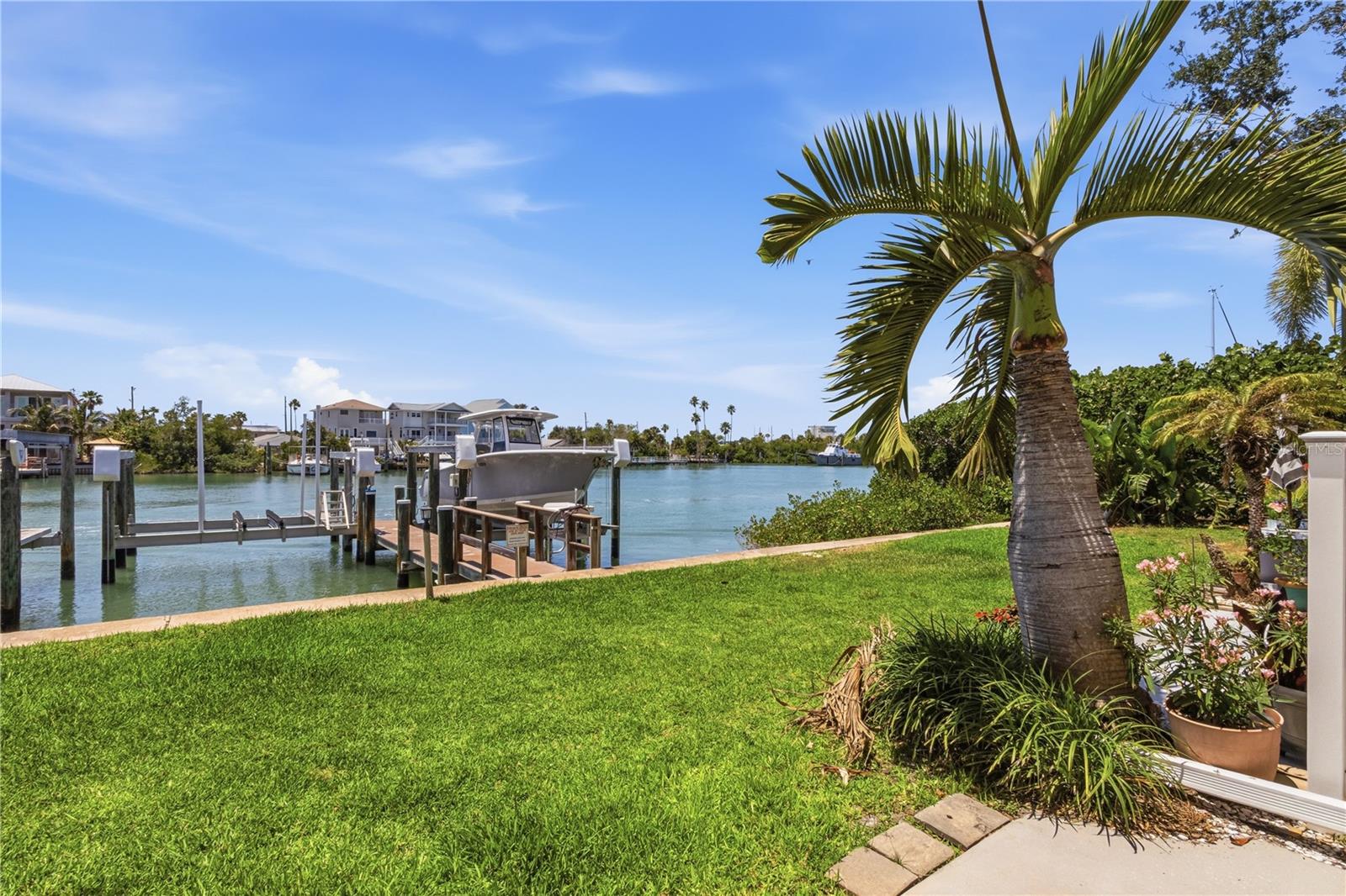 12482 CAPRI CIR N, TREASURE ISLAND, FL — photo 4