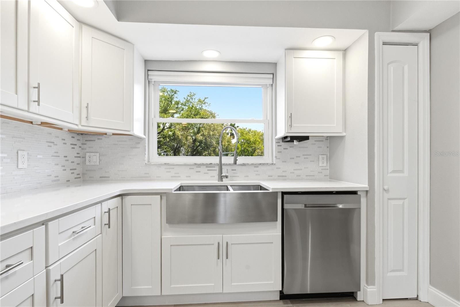 12482 CAPRI CIR N, TREASURE ISLAND, FL — photo 17