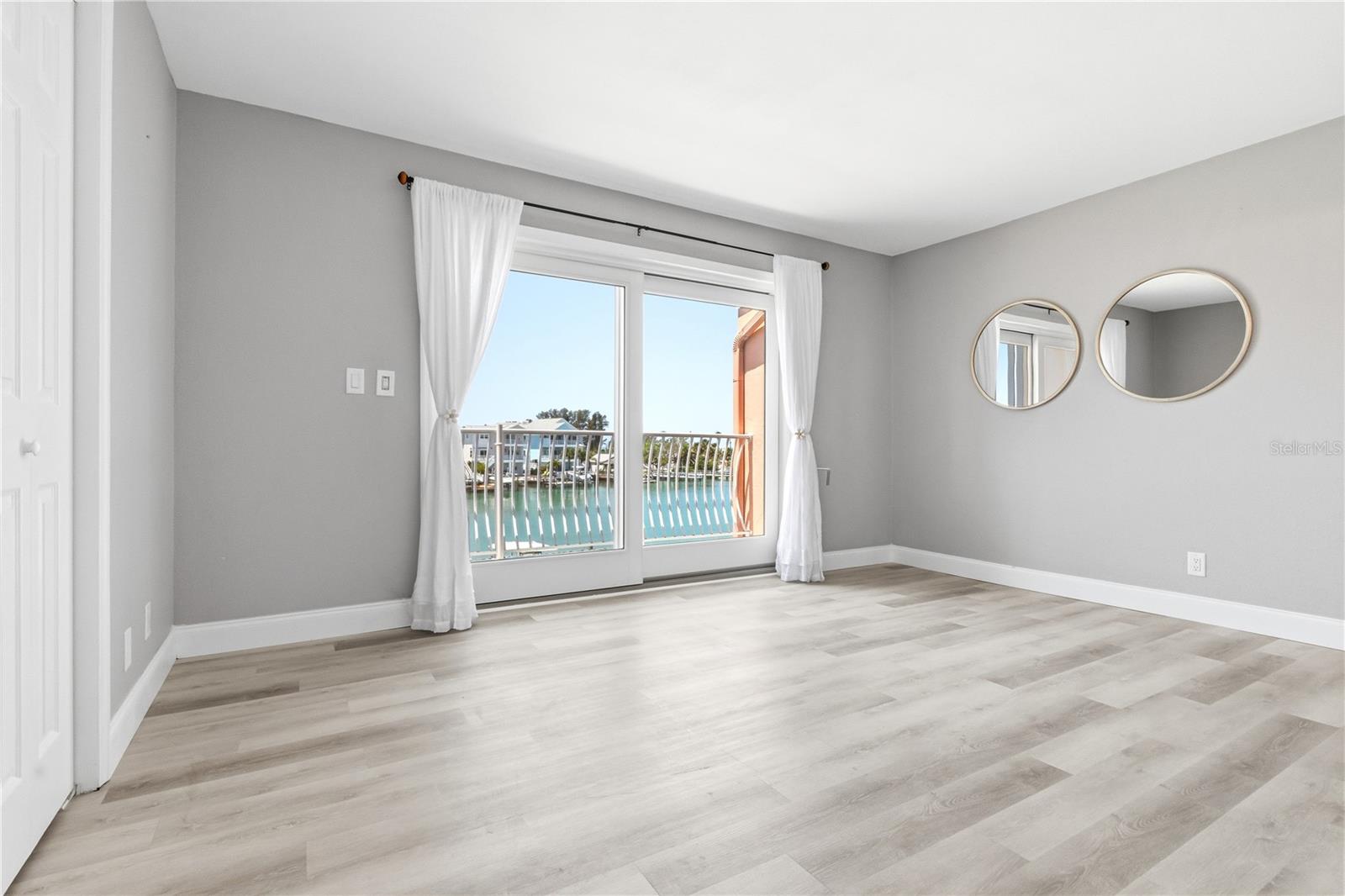 12482 CAPRI CIR N, TREASURE ISLAND, FL — photo 32