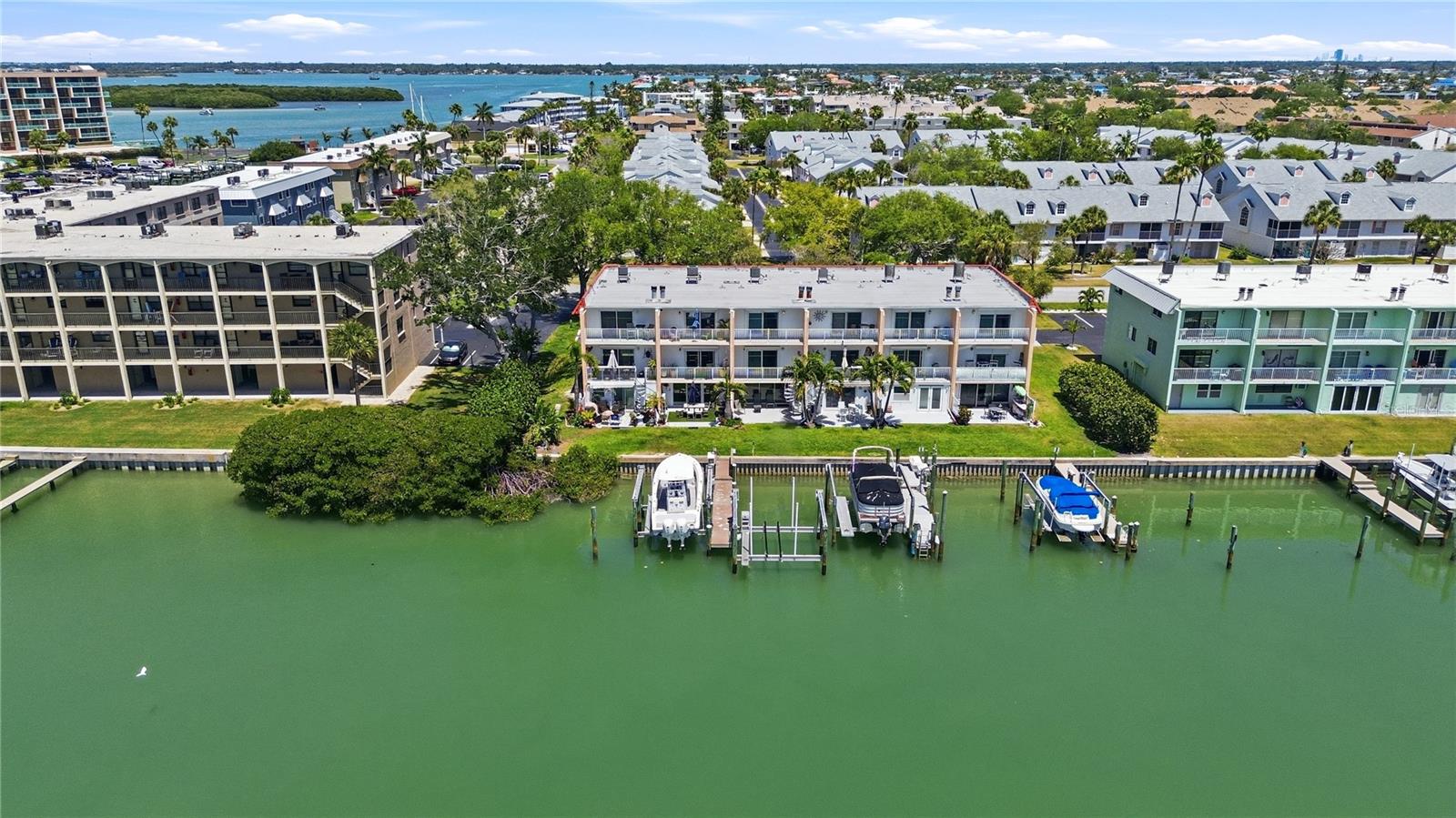 12482 CAPRI CIR N, TREASURE ISLAND, FL — photo 63