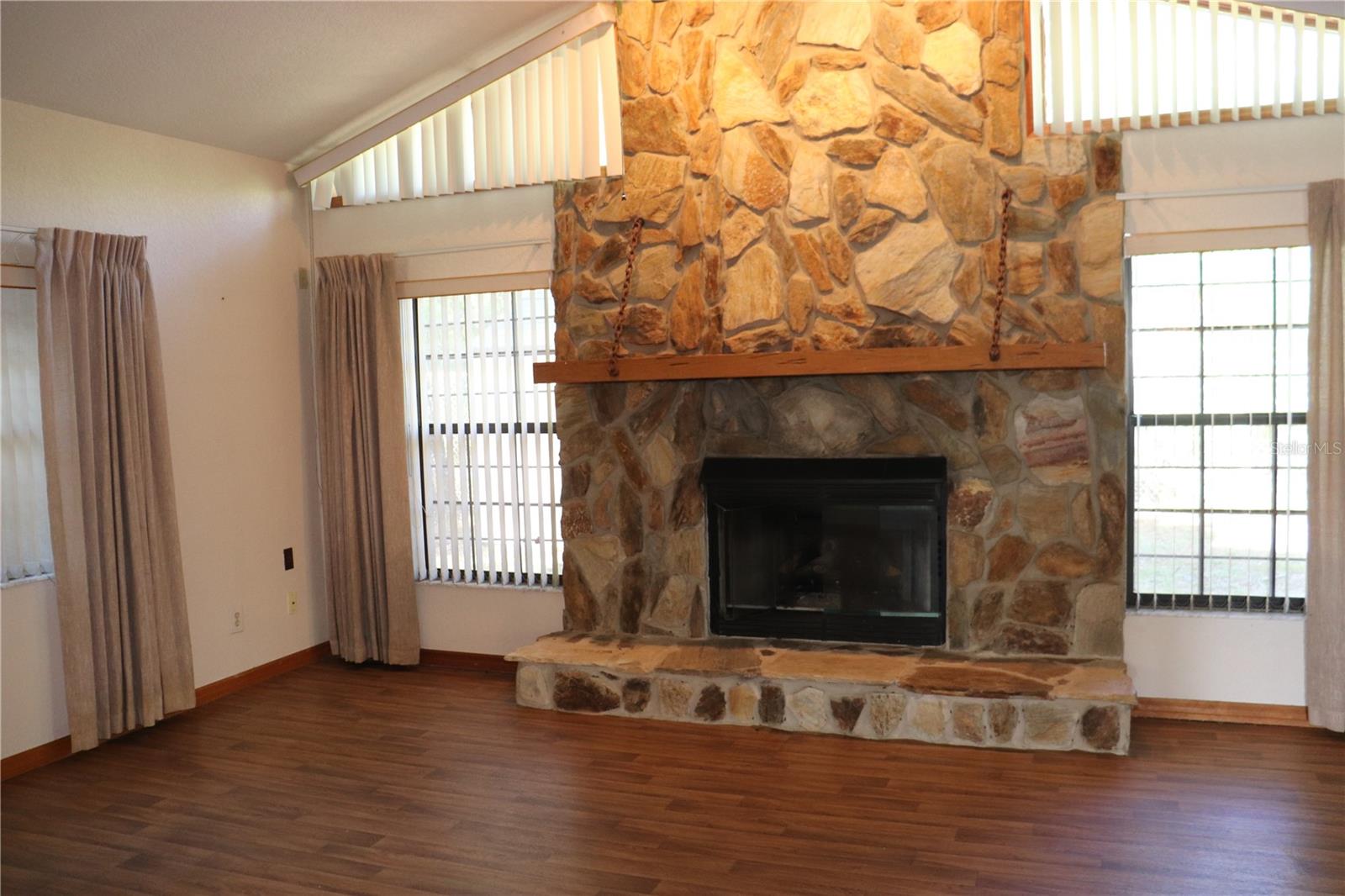 1112 NE 130 TER, SILVER SPRINGS, FL — photo 8