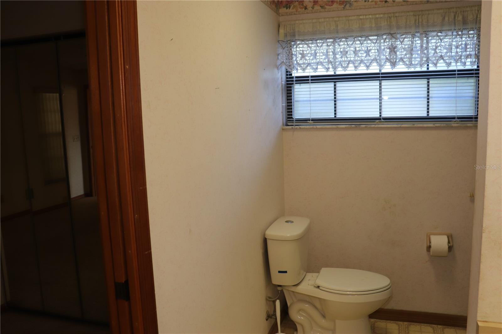 1112 NE 130 TER, SILVER SPRINGS, FL — photo 16