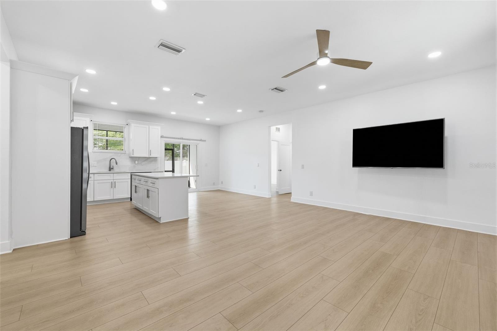 4401 COBIA DR SE, ST PETERSBURG, FL — photo 3