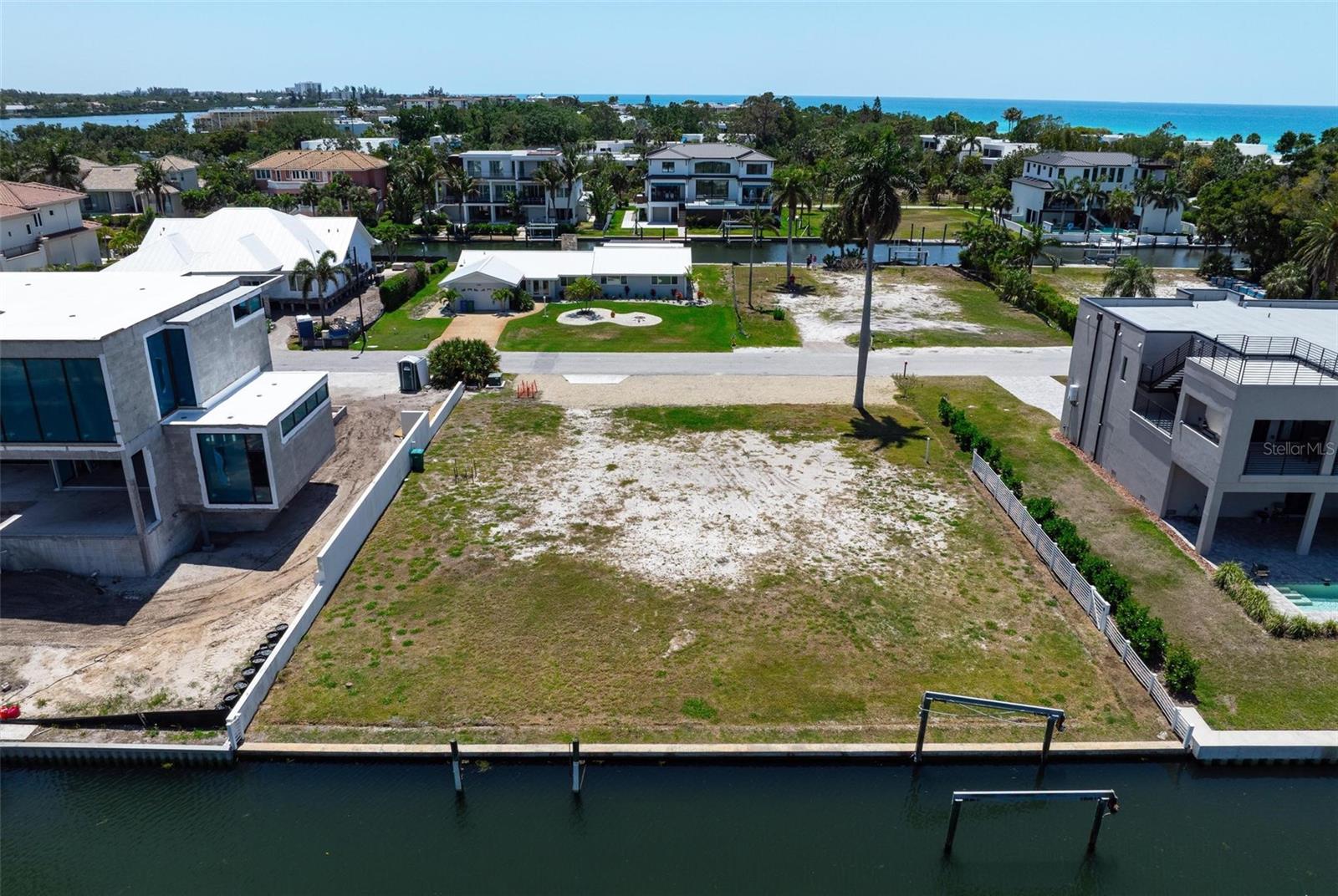 581 ROUNTREE DR, LONGBOAT KEY, FL — photo 13