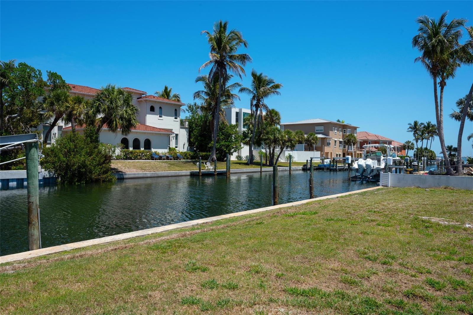 581 ROUNTREE DR, LONGBOAT KEY, FL — photo 14