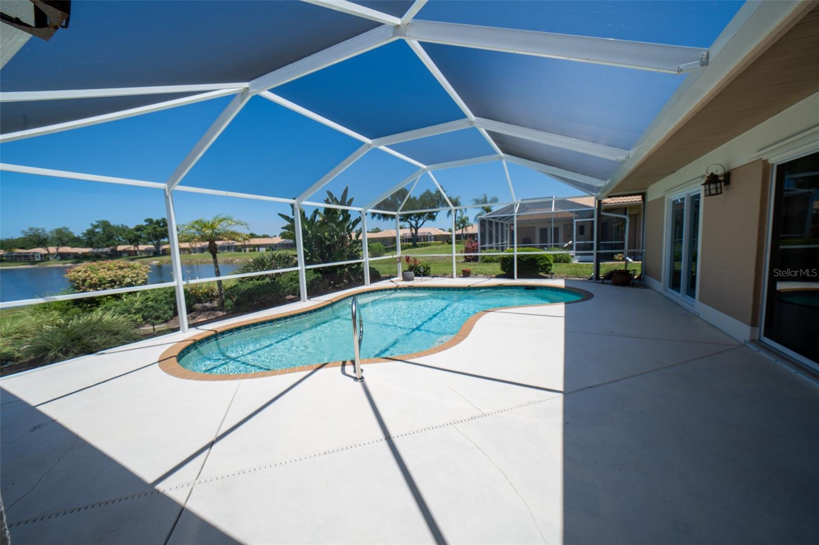 3162 E VILLAGE DR, VENICE, FL — photo 4