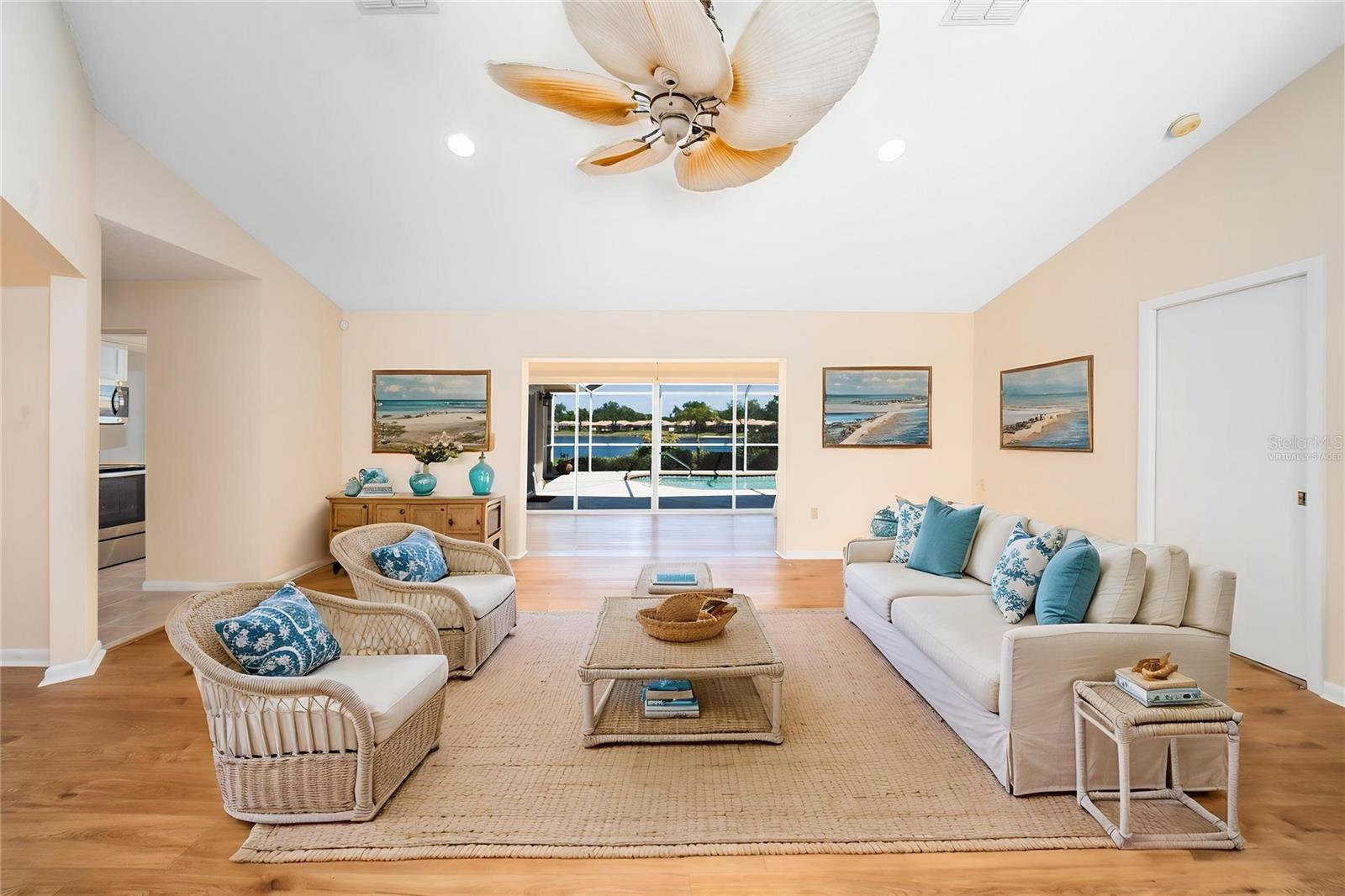 3162 E VILLAGE DR, VENICE, FL — photo 6