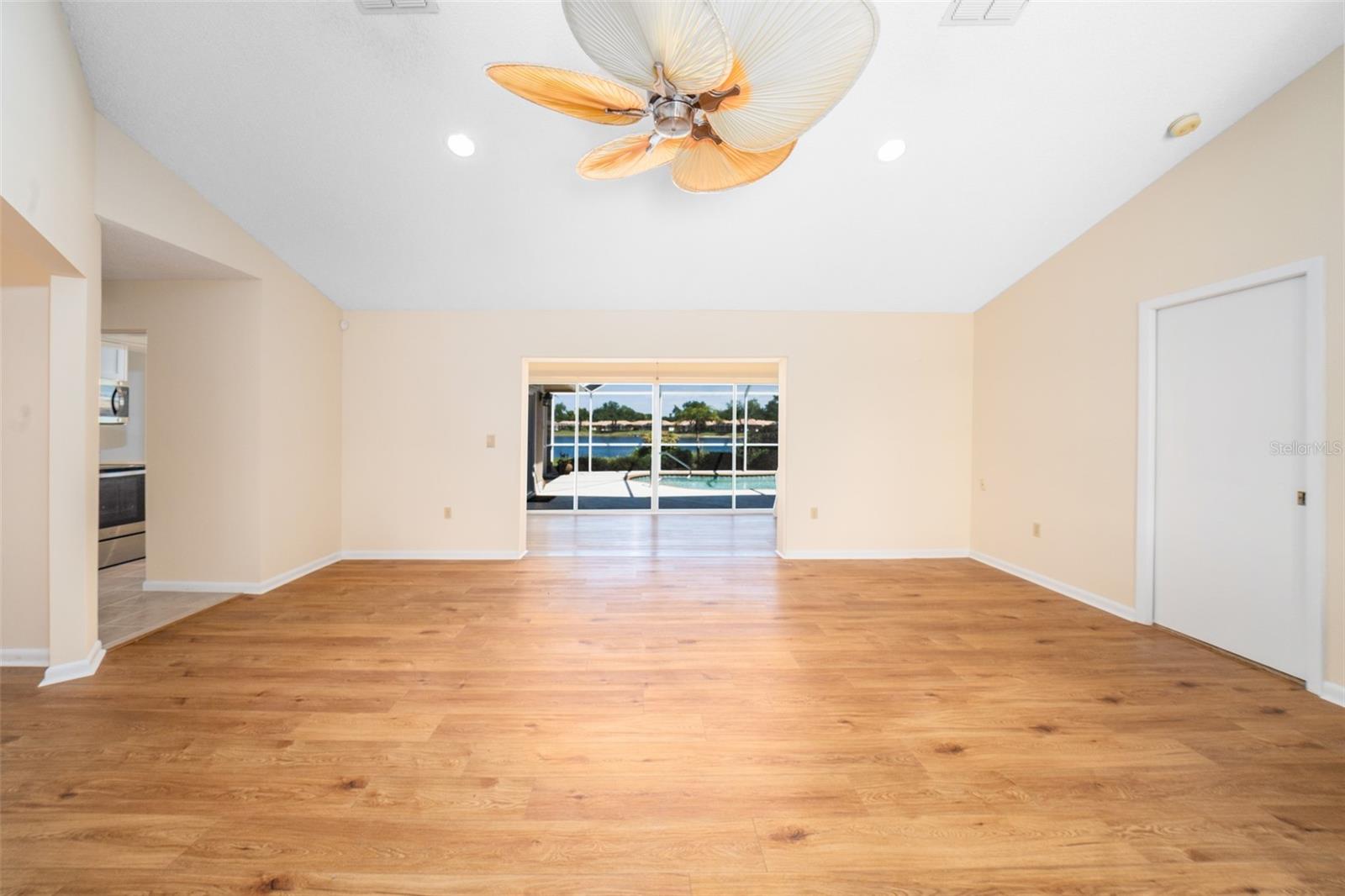 3162 E VILLAGE DR, VENICE, FL — photo 7